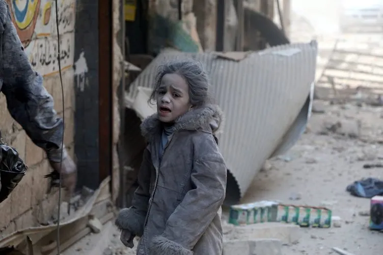 Halep’te siviller rejim bombardımanından kaçıyor