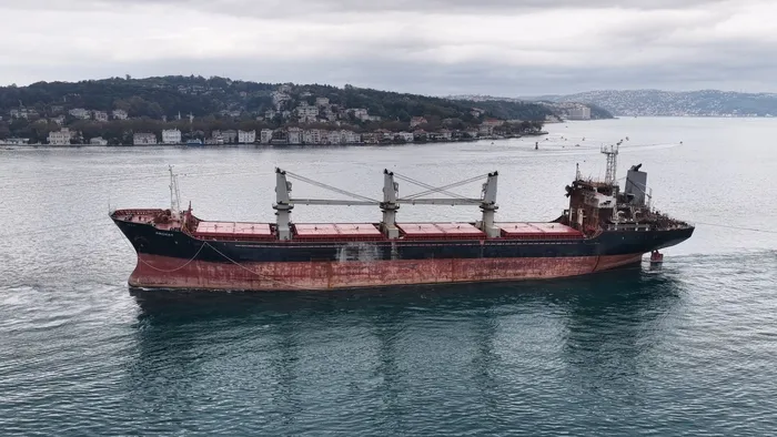 aroyat-istanbul-bogazindan-geciyor-trafik-askiya-alindi-1793434031641.jpg