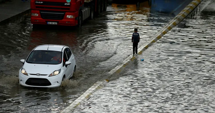 Araç sahipleri dikkat! Sel nedeniyle aracınız...