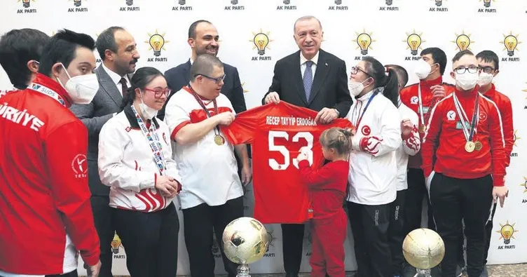 Özel sporcularla buluştu