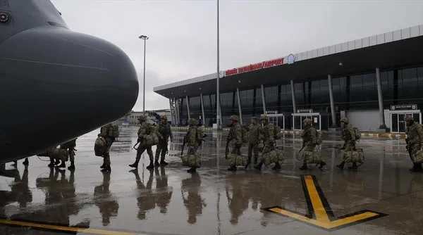 Komandolar dualarla Afrin'e uğurlandı