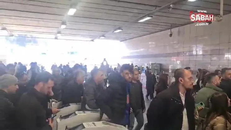 Yürüyen merdiven aniden durup ters çalışınca vatandaşlar üst üste yuvarlandı: 3 yaralı