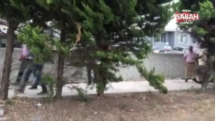 Trafik kazası sonrası keser ve sopaların kullanıldığı kavga kamerada | Video