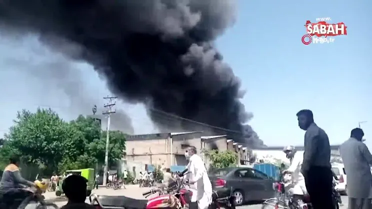 Pakistan'da fabrika yangını | Video