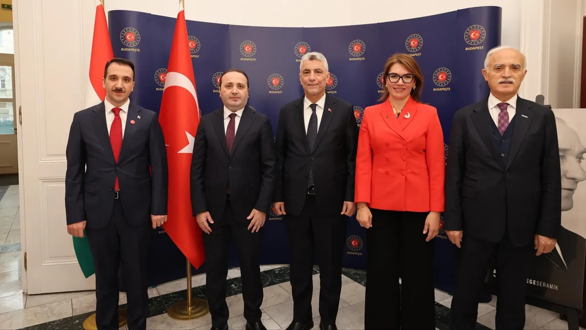 Bakan Bolat, Türkiye’nin Budapeşte Büyükelçiliği’ni ziyaret etti Bakan Bolat, Türkiye’nin Budapeşte Büyükelçiliği’ni ziyaret etti