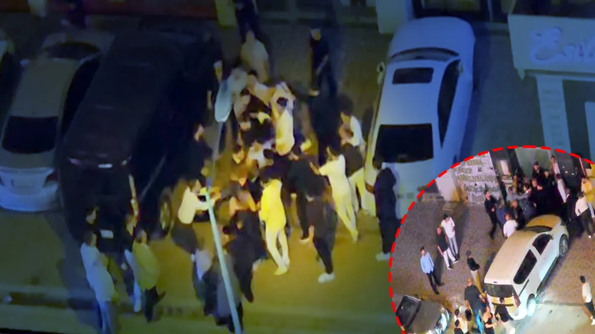 Esenyurt'ta bir düğün salonu çıkışında yaşanan tekmeli ve yumruklu kavgadan görüntüler.