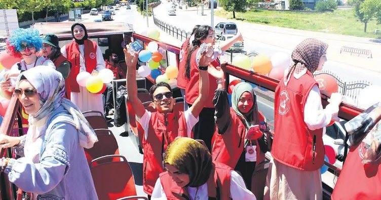 İsimsiz kahramanlar ‘mutluluk’ dağıtıyor