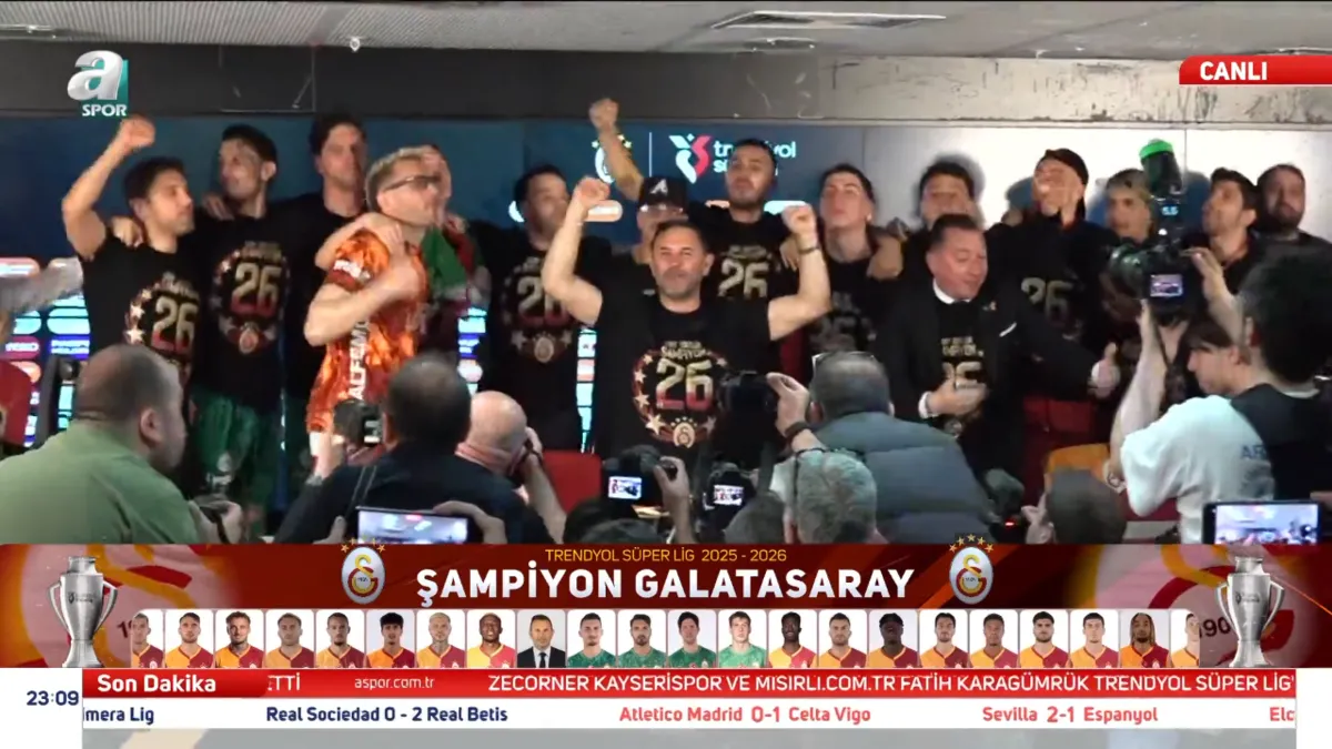 Okan Buruk'a sulu baskın! İşte o anlar videosunu izle | Son Dakika Haberleri