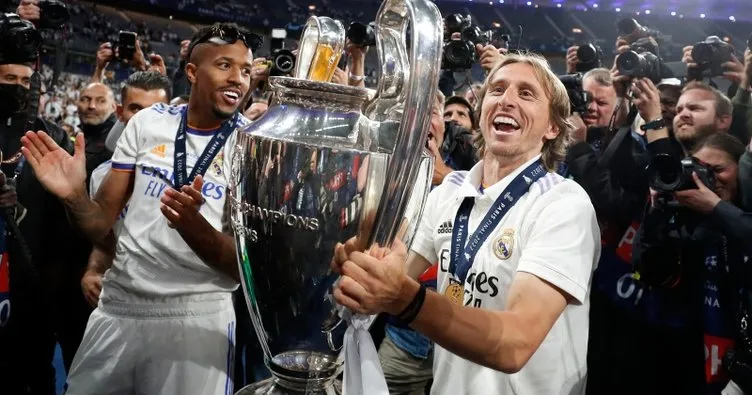 Luka Modric 1 yıl daha Real Madrid’de! 10 sezonu devirdi
