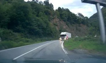 Artvin’de hatalı sollama faciaya davetiye çıkardı: TIR ile otomobil kafa kafaya... #artvin