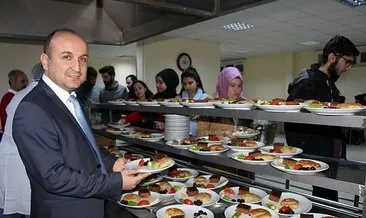 Rektörden sınavlara hazırlanan öğrencilere kek-börek ikramı