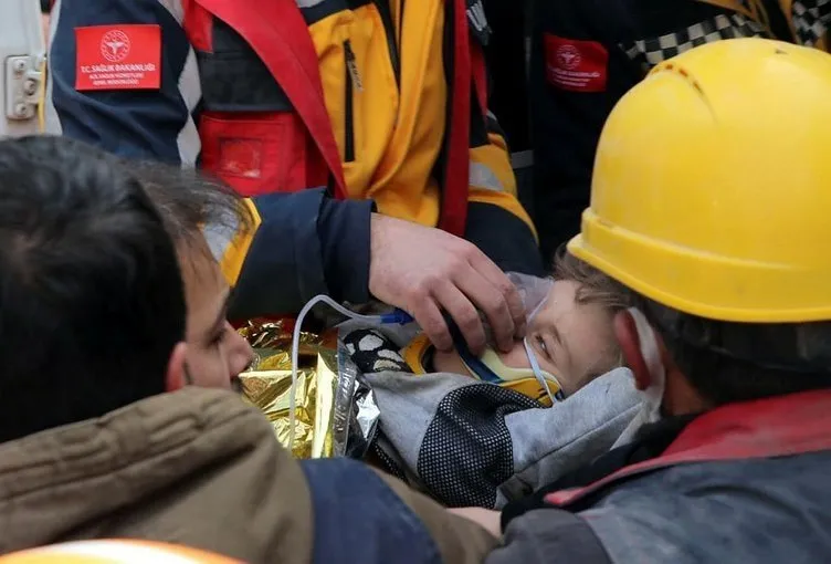 SON DAKİKA: Deprem’de 90. saat mucizesi! 10 günlük Yağız bebek ve annesi herkesi ağlattı
