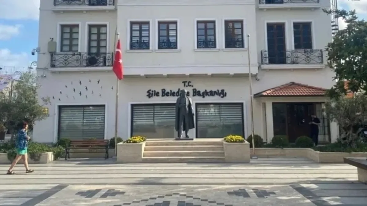 Şile Belediyesi davasında hesap günü: Başkan Kabadayı'nın da aralarında bulunduğu 53 sanık ilk kez hakim karşısına çıktı