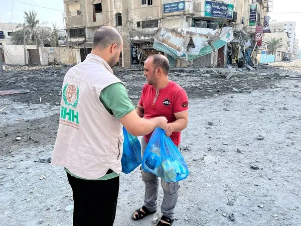 ihhnin-gazzeye-yardimlari-suruyor-30-bin-794-kisiye-yardim-ulasti-1698138351397.jpg