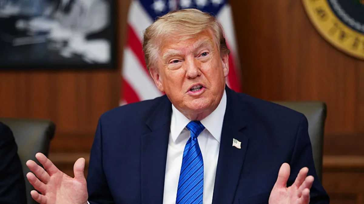 ABD Başkanı Trump’tan İran’a yeni tehdit: “Onları çok sert vuracağız” ABD Başkanı Trump’tan İran’a yeni tehdit: “Onları çok sert vuracağız”