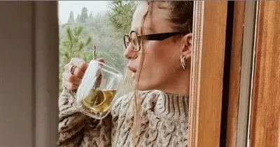 Serenay Sarıkaya bu kez stilini konuşturdu! Siyahlar içindeki yeni ayna pozu sosyal medyada olay oldu!