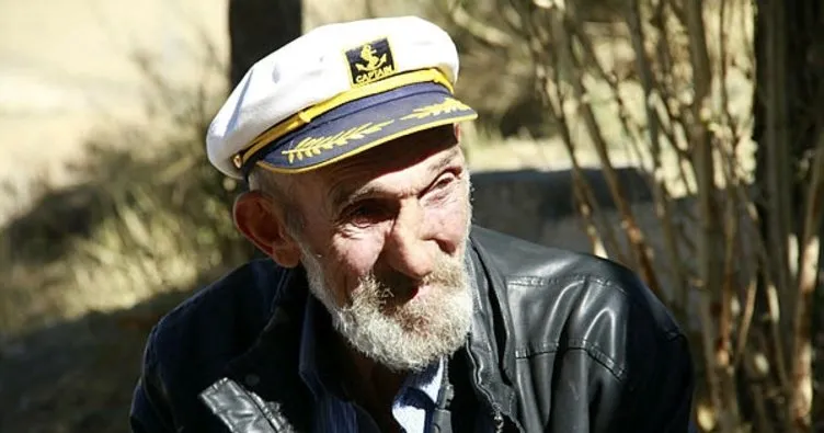 55 yıllık aşkıyla tanınan ‘Memiş Dayı’ya Kızılay konteyner ev verdi