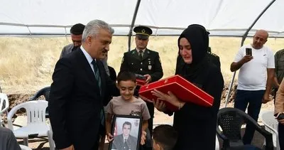 Vali Mehmet Makas, şehit ailesine şehadet belgesini teslim etti #kirikkale