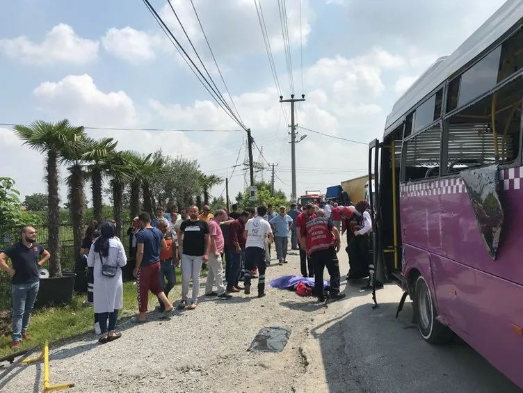 Halk otobüsü TIR’a çarptı: Ölü ve yaralılar var