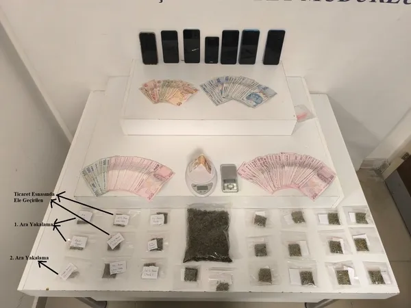 zehir-tacirlerine-gecit-yok-uyusturucu-maddelerle-yakaladilar-1734693358466.jpg