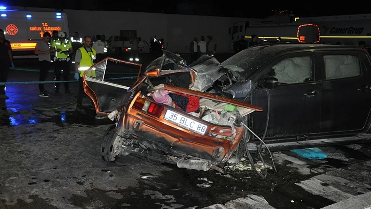 İki ilde katliam gibi kazalar: 10 ölü 22 yaralı İki ilde katliam gibi kazalar: 10 ölü 22 yaralı