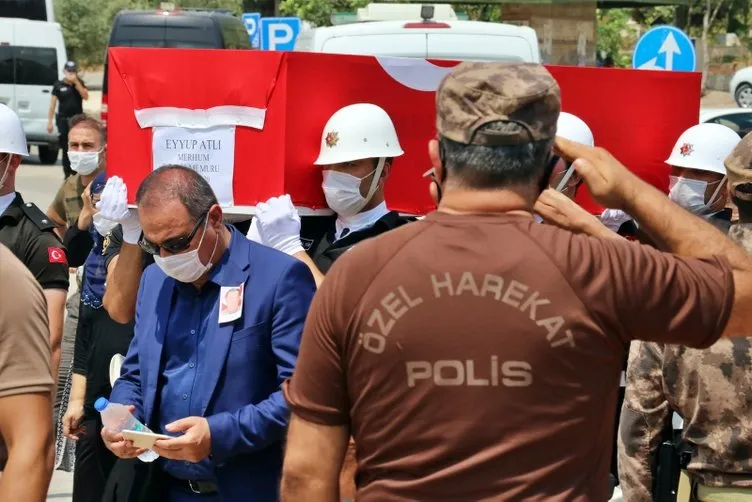 Evinde ölü bulunan özel harekat polisi toprağa verildi