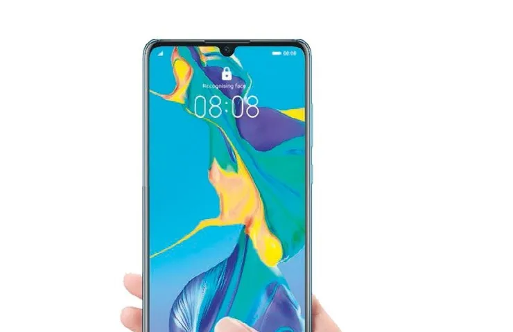 TELEFONUN KAMERASI AY’A GÖZÜNÜ DİKTİ