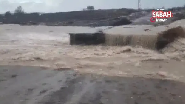 Hatay'da şiddetli yağış sonrası köprü yıkıldı, tekne alabora oldu | Video