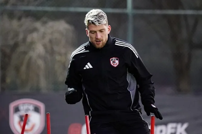 Süper Lig’de transferler peş peşe açıklandı! İşte atılan tüm imzalar...