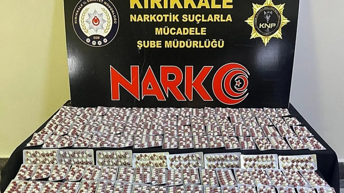 Polisin dikkati zehir tacirlerine geçit vermedi: 3 kişi tutuklandı! Polisin dikkati zehir tacirlerine geçit vermedi: 3 kişi tutuklandı!