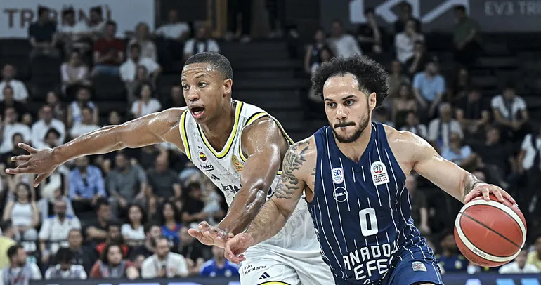 Anadolu Efes, Fenerbahçe Beko’yu devirdi!