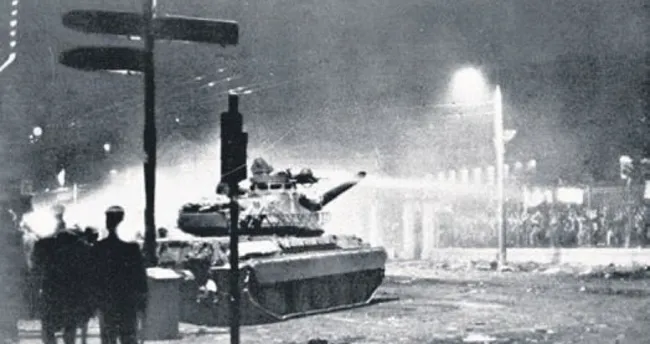 Yunanistan da tank direnişini andı