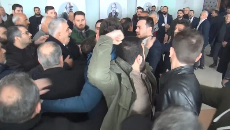 Son dakika haberi: CHP kongresinde arbede! Çevik kuvvet salona girdi