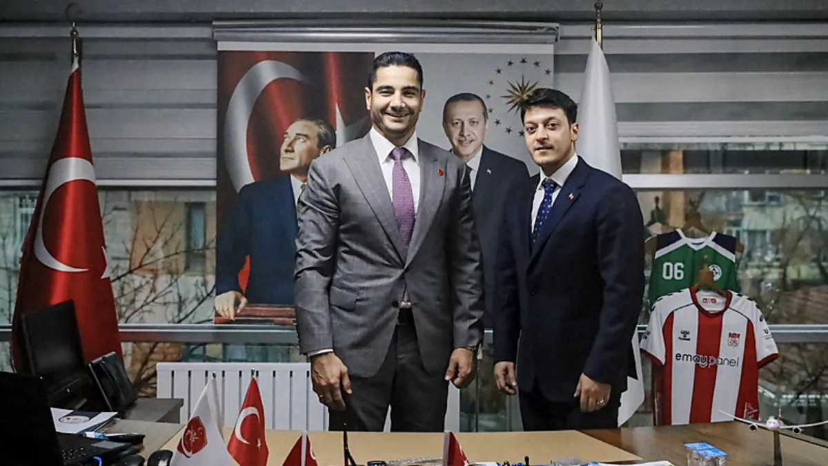 Mesut Özil'den Türkiye Güreş Federasyonu'na ziyaret