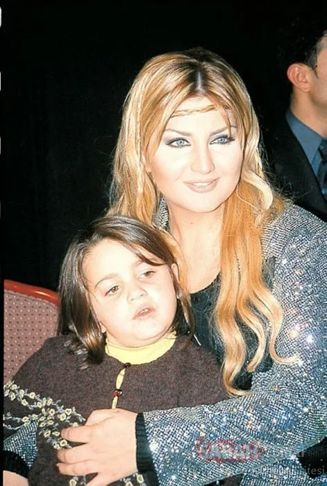 Yaprak Dökümü'nün Fikret'i Bennu Yıldırımlar'ın kızı Ada güzelliğiyle sosyal medyayı salladı! İşte Bennu Yıldırımlar'ın gözlerden uzak büyüyen kızı...