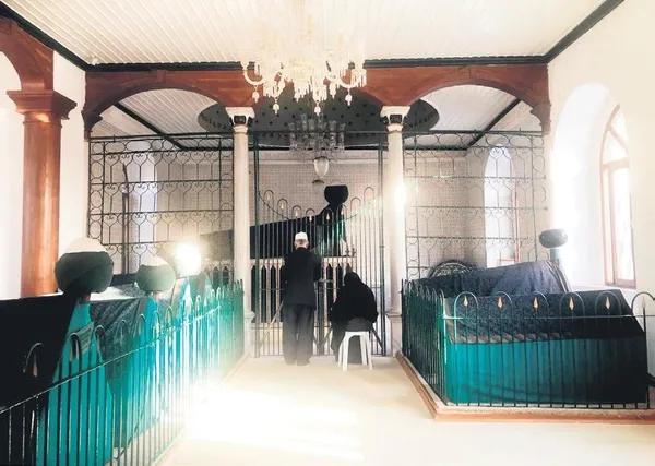 merkez-efendi-turbesinde-ramazan-huzuru-1712442416367.jpeg