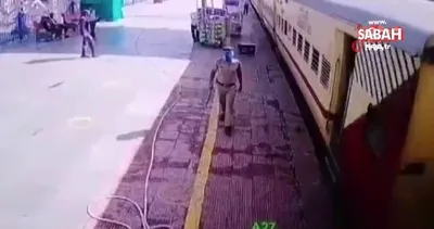 Hareket halindeki trenden düşen Hintliyi polis kurtardı | Video