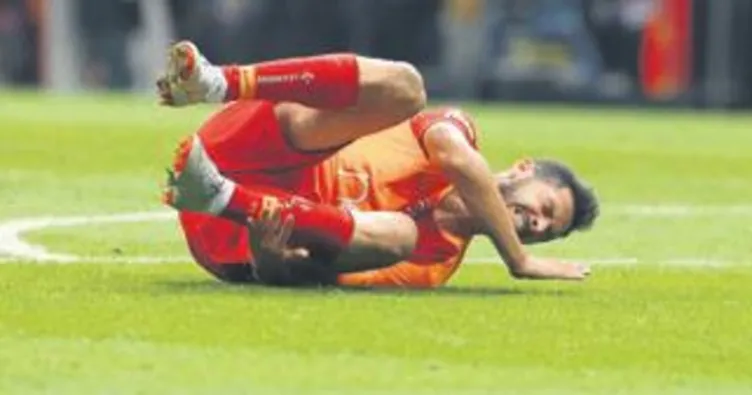 İlk yarıyı kapatan Emre, ameliyat oldu