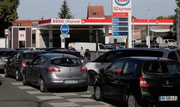 Fransa’da benzin kuyrukları! Ülkede akaryakıt tedarik sıkıntısı yaşanıyor