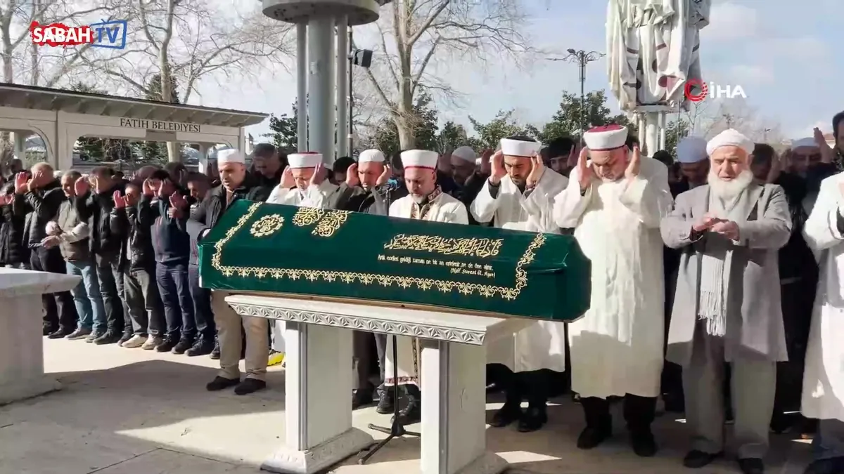 Annesinin cenazesinde ağabeyi tarafından öldürülen kardeş son yolculuğuna uğurlandı | Video videosunu izle Annesinin cenazesinde ağabeyi tarafından öldürülen kardeş son yolculuğuna uğurlandı | Video videosunu izle