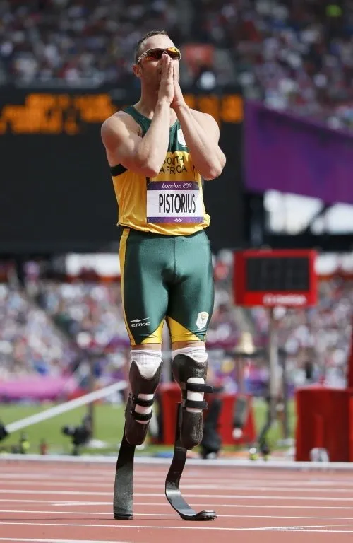Oscar Pistorius protez bacaklarıyla yarı finale yükseldi