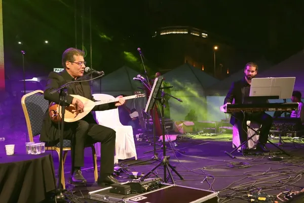 neset-ertasin-oglu-huseyin-ertas-saz-caldi-turku-soyledi-1664130578896.jpeg