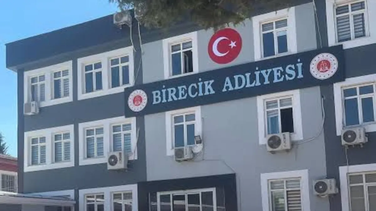 Şanlıurfa’da babasını öldüren zanlı tutuklandı Şanlıurfa’da babasını öldüren zanlı tutuklandı