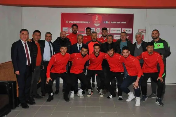 Akşehir Spor yeni teknik direktörü ve yeni transferleriyle iddialı geliyor