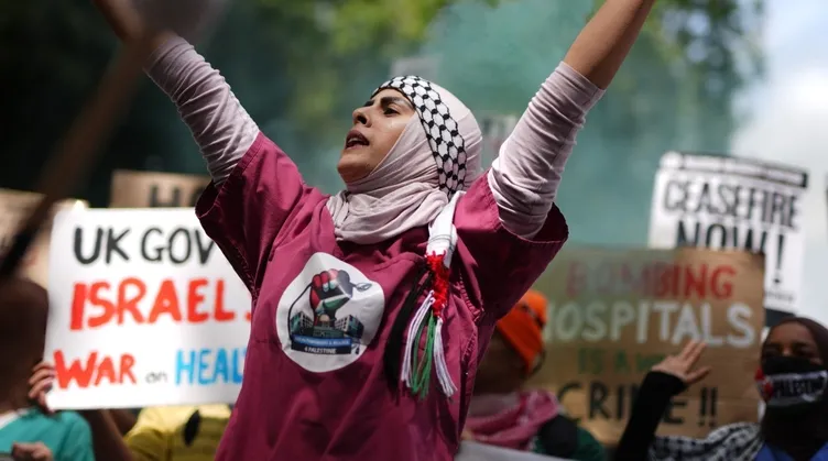 Dünya Gazze için ayakta! On binler sokağa döküldü: İngiliz polisinden tepki çeken uygulama