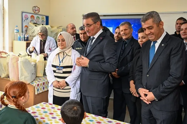 afyonkarahisarli-sehidin-ismi-kutuphanede-yasatilacak-ogrencilere-ise-kislik-kiyafet-hediye-edildi-1791970285275.jpg
