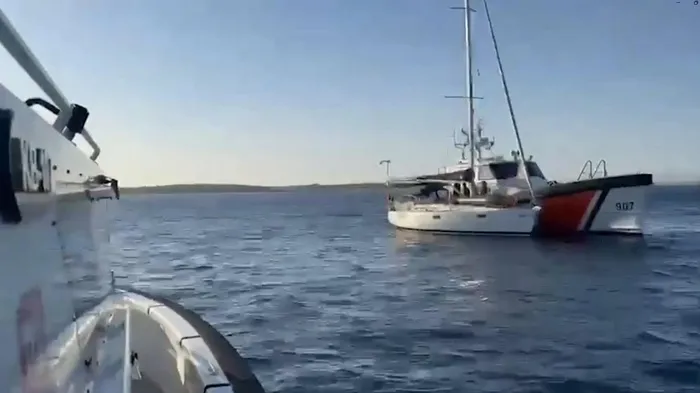 yelkenli-teknede-158-kilo-esrar-ele-gecirildi-8-tutuklama-1778223204982.jpg