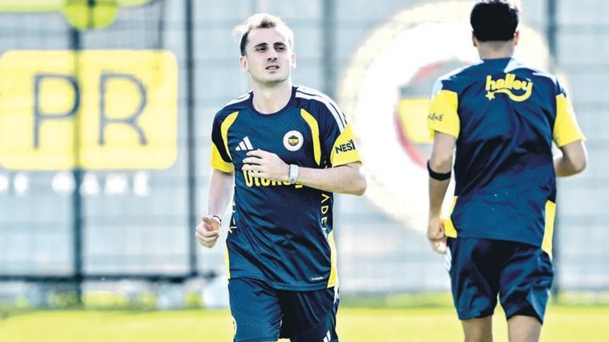 Fenerbahçe'nin milli oyuncusu Kerem Aktürkoğlu'na Al Ahli'den gelen transfer teklifleri.