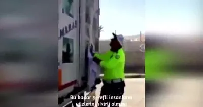 Polisten duygulandıran hareket... Durdurduğu tırdaki şehit fotoğraflarının tozunu elleriyle temizledi! | Video