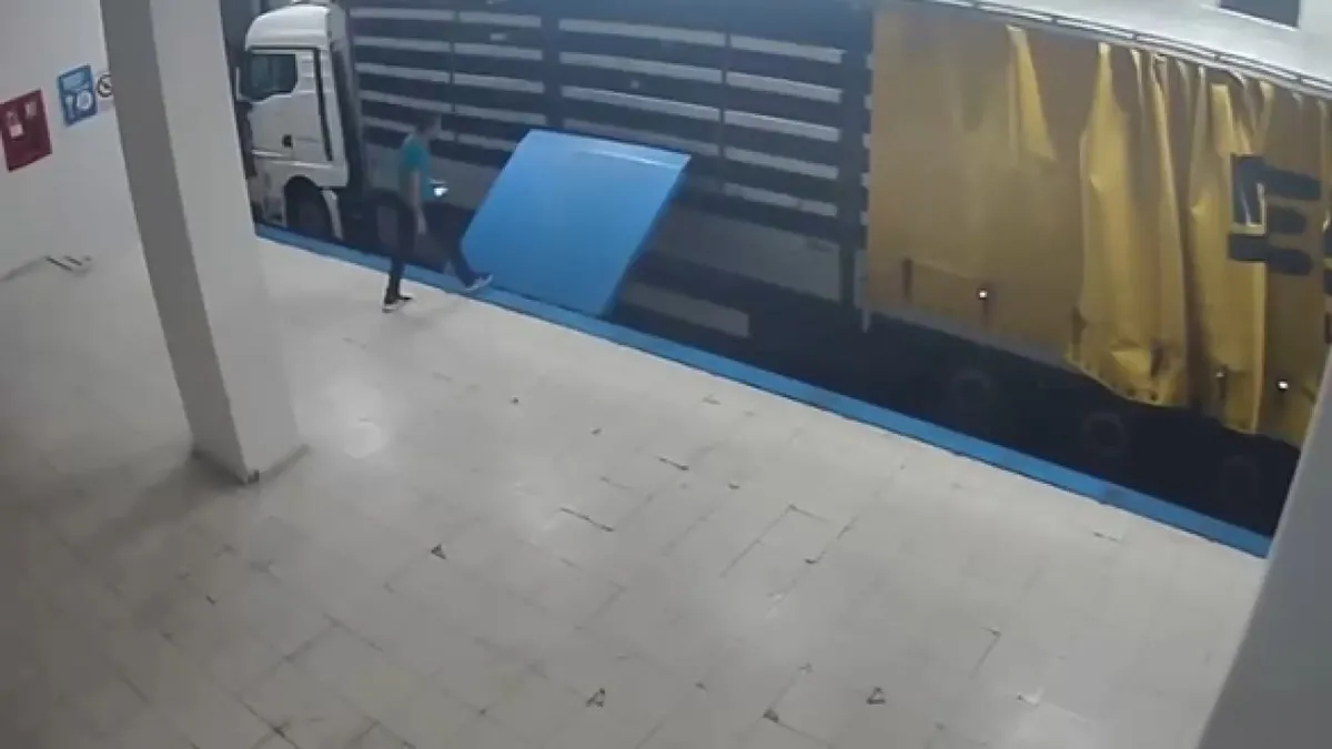 Suç örgütü üyesi İstanbul’da yakalandı! Meğer TIR’ın gizli bölmesinde… Suç örgütü üyesi İstanbul’da yakalandı! Meğer TIR’ın gizli bölmesinde…